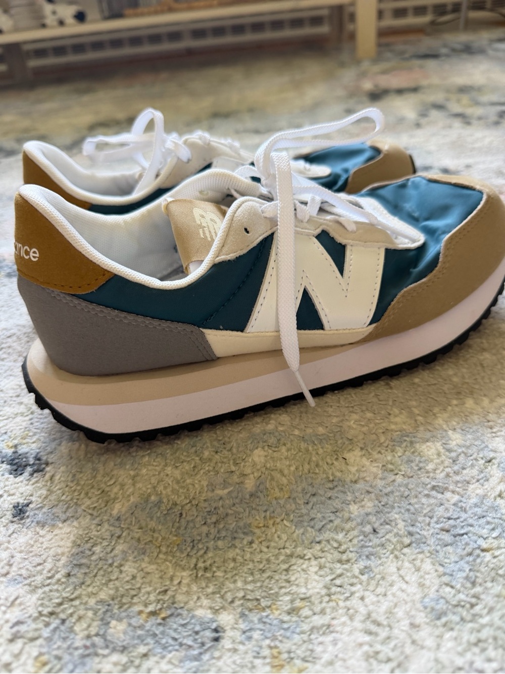 2022 New Balance 237 'Beige Dark Moonstone I Size - Kids 6, Womens 7.5